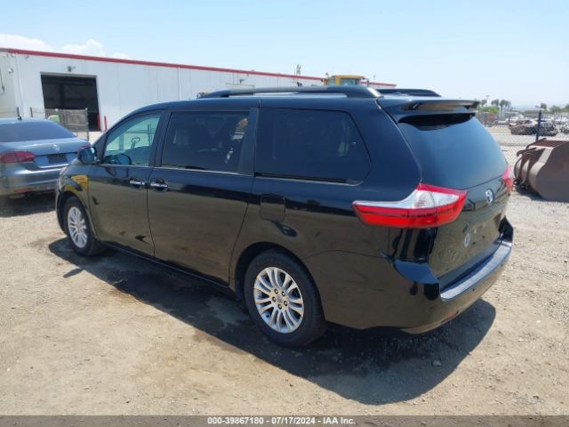 Photo 2 VIN: 5TDYZ3DC4HS835462 - TOYOTA SIENNA 