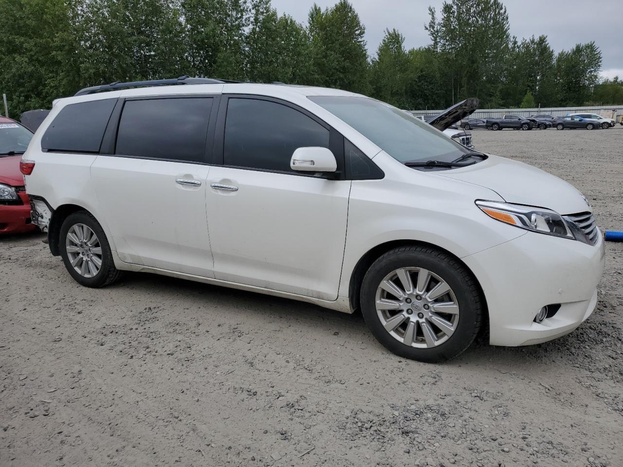 Photo 3 VIN: 5TDYZ3DC4HS847031 - TOYOTA SIENNA 