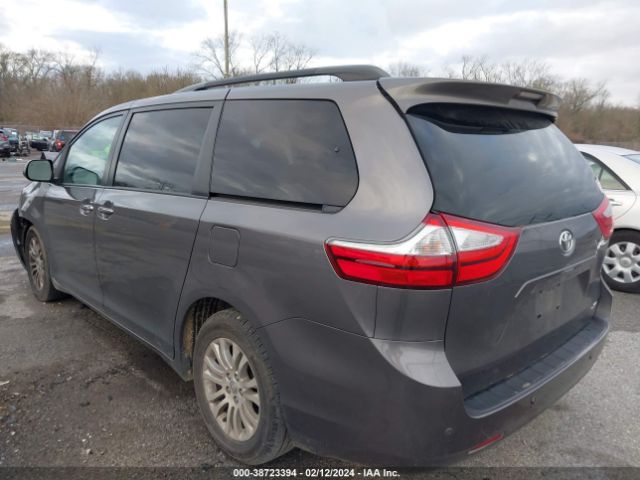 Photo 2 VIN: 5TDYZ3DC4HS864881 - TOYOTA SIENNA 