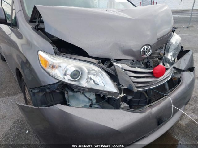 Photo 5 VIN: 5TDYZ3DC4HS864881 - TOYOTA SIENNA 