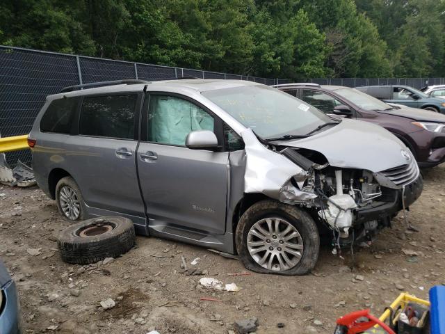 Photo 3 VIN: 5TDYZ3DC4HS885925 - TOYOTA SIENNA XLE 