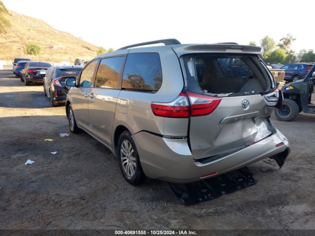 Photo 2 VIN: 5TDYZ3DC4HS886640 - TOYOTA SIENNA 