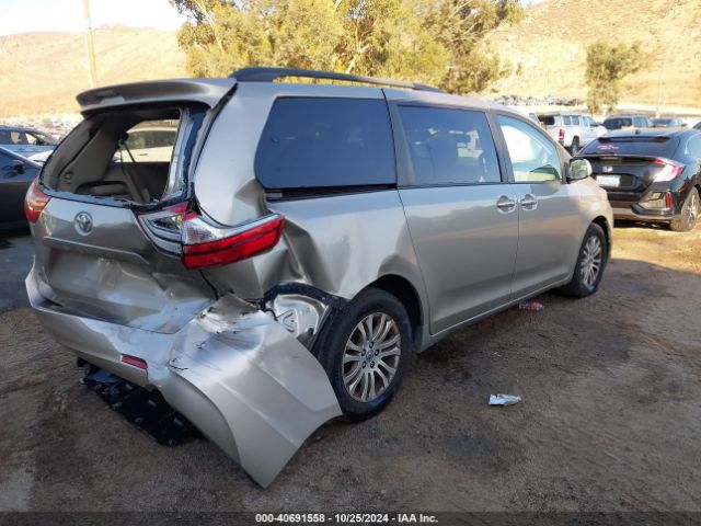 Photo 3 VIN: 5TDYZ3DC4HS886640 - TOYOTA SIENNA 