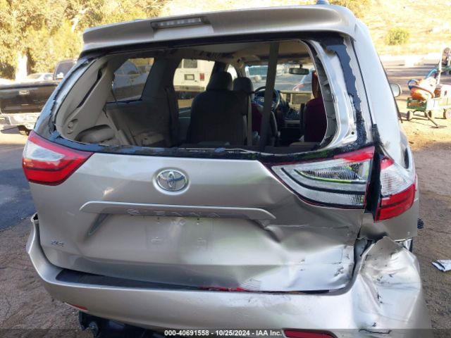 Photo 5 VIN: 5TDYZ3DC4HS886640 - TOYOTA SIENNA 