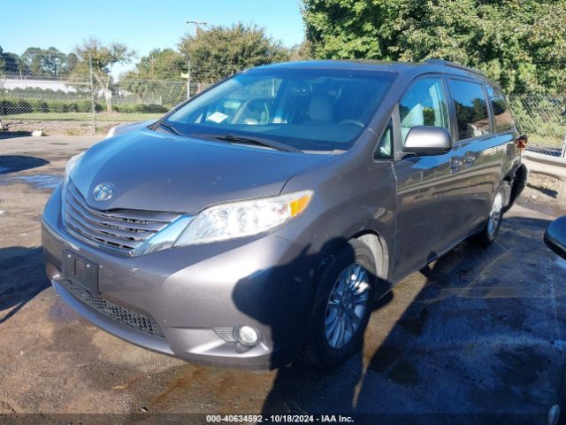 Photo 1 VIN: 5TDYZ3DC4HS886928 - TOYOTA SIENNA 