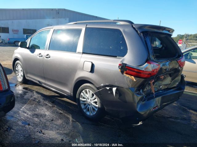 Photo 2 VIN: 5TDYZ3DC4HS886928 - TOYOTA SIENNA 