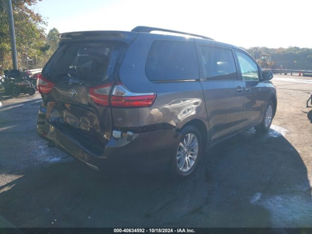 Photo 3 VIN: 5TDYZ3DC4HS886928 - TOYOTA SIENNA 