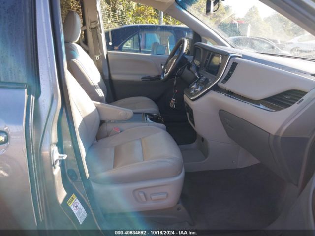 Photo 4 VIN: 5TDYZ3DC4HS886928 - TOYOTA SIENNA 