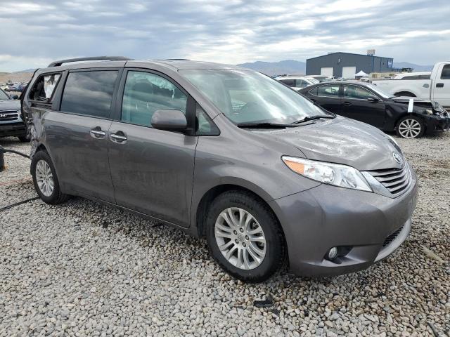 Photo 3 VIN: 5TDYZ3DC4HS888064 - TOYOTA SIENNA XLE 