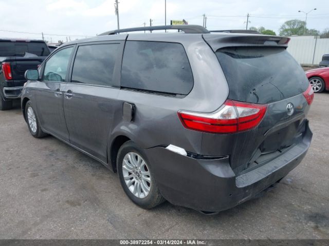 Photo 2 VIN: 5TDYZ3DC4HS891322 - TOYOTA SIENNA 