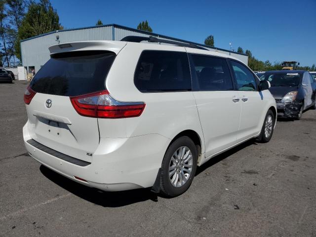 Photo 2 VIN: 5TDYZ3DC4HS894530 - TOYOTA SIENNA XLE 