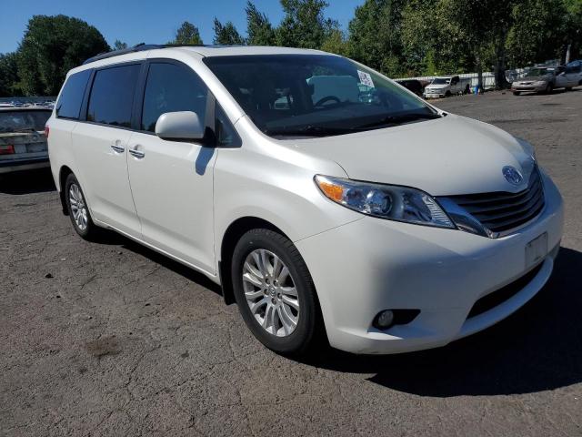 Photo 3 VIN: 5TDYZ3DC4HS894530 - TOYOTA SIENNA XLE 