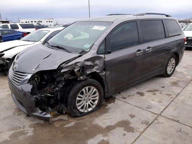 Photo 0 VIN: 5TDYZ3DC4HS898030 - TOYOTA SIENNA XLE 