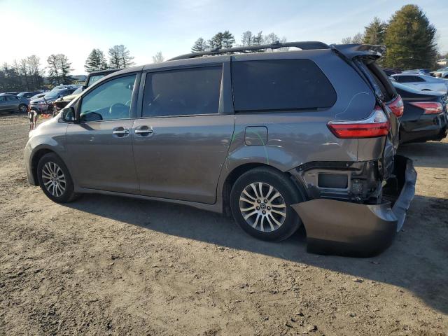 Photo 1 VIN: 5TDYZ3DC4JS916872 - TOYOTA SIENNA XLE 