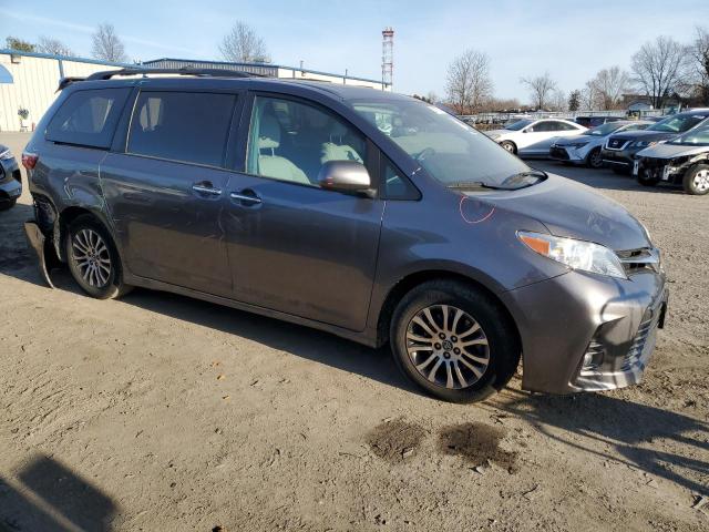 Photo 3 VIN: 5TDYZ3DC4JS916872 - TOYOTA SIENNA XLE 