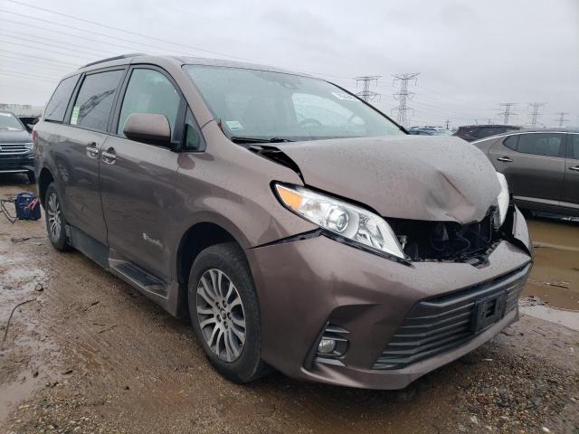 Photo 3 VIN: 5TDYZ3DC4JS921571 - TOYOTA SIENNA XLE 