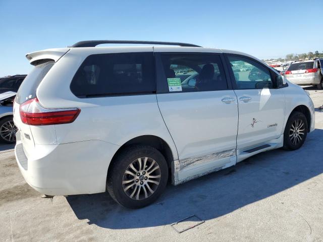 Photo 2 VIN: 5TDYZ3DC4JS933784 - TOYOTA SIENNA XLE 