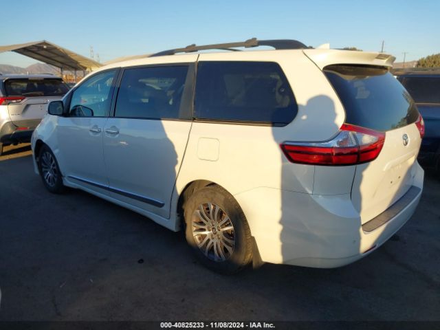 Photo 2 VIN: 5TDYZ3DC4JS937804 - TOYOTA SIENNA 