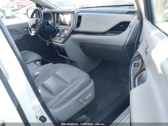 Photo 4 VIN: 5TDYZ3DC4JS937804 - TOYOTA SIENNA 