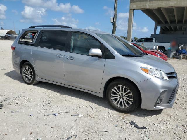 Photo 3 VIN: 5TDYZ3DC4JS942775 - TOYOTA SIENNA XLE 