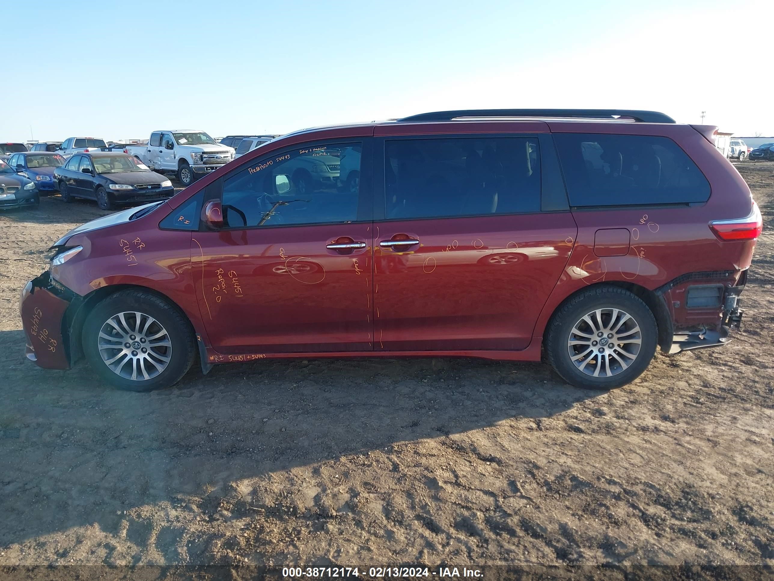 Photo 13 VIN: 5TDYZ3DC4KS014613 - TOYOTA SIENNA 