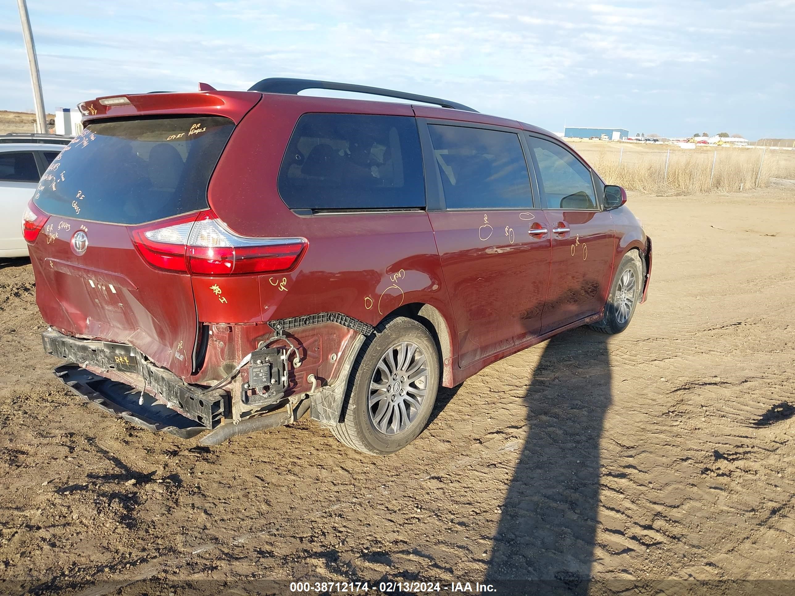 Photo 3 VIN: 5TDYZ3DC4KS014613 - TOYOTA SIENNA 