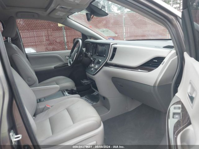 Photo 4 VIN: 5TDYZ3DC4KS994215 - TOYOTA SIENNA 