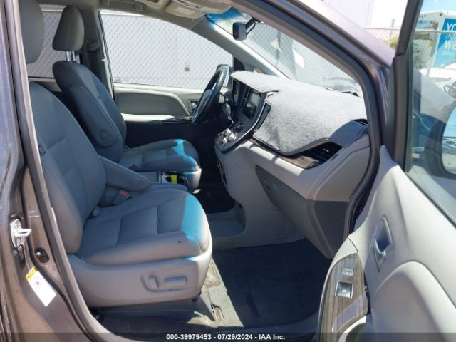 Photo 4 VIN: 5TDYZ3DC5HS779774 - TOYOTA SIENNA 