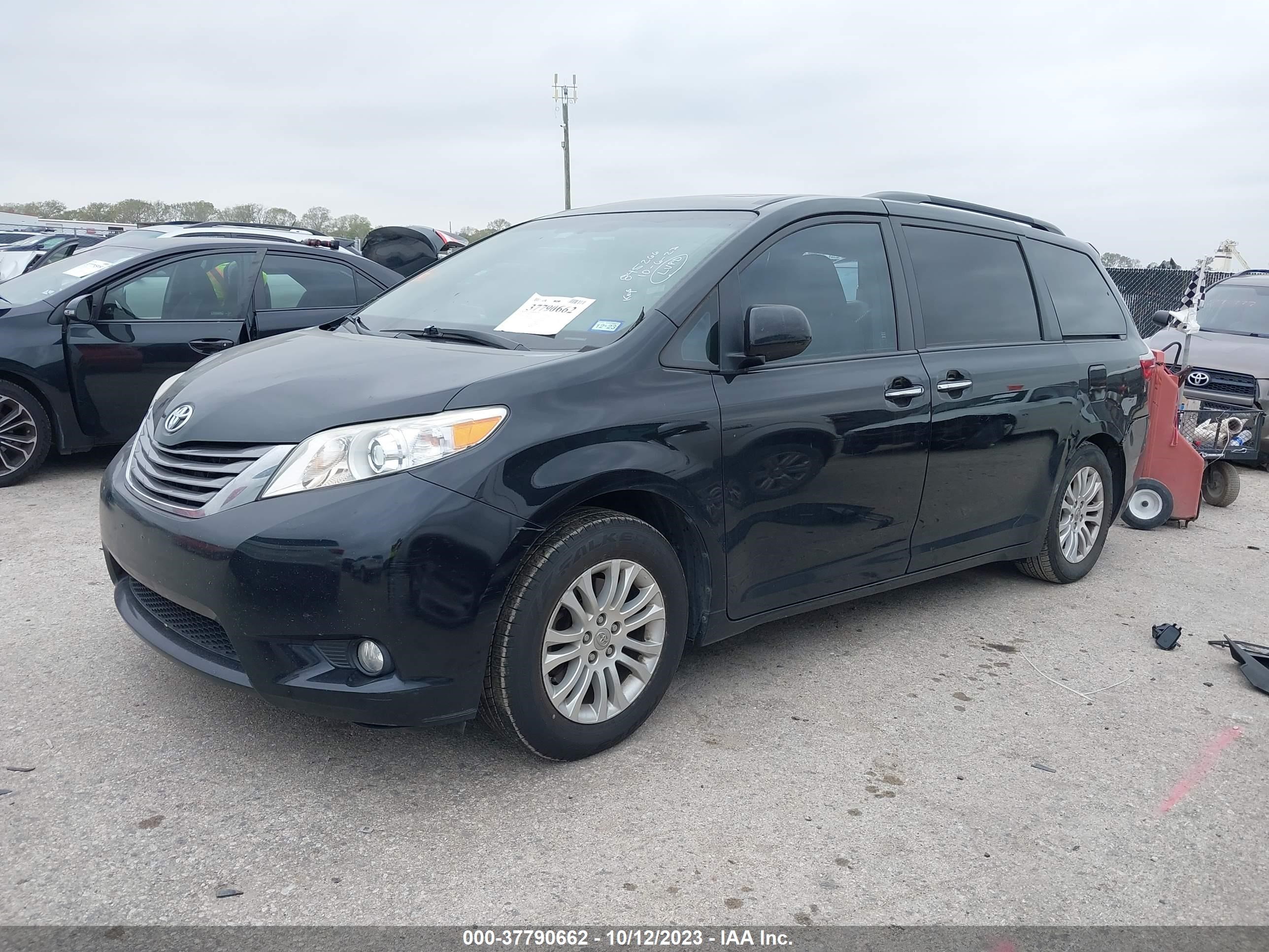 Photo 1 VIN: 5TDYZ3DC5HS784585 - TOYOTA SIENNA 