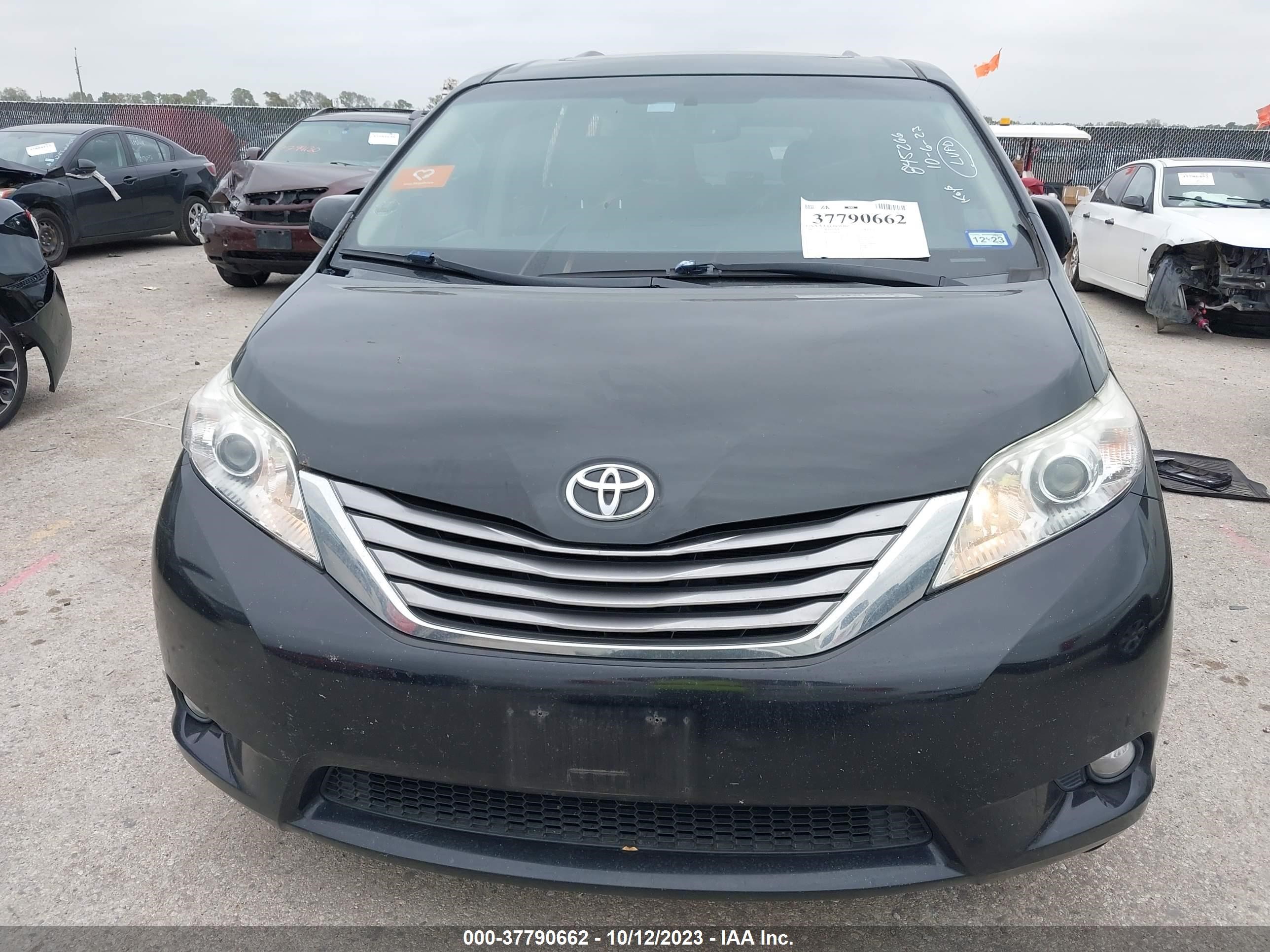 Photo 11 VIN: 5TDYZ3DC5HS784585 - TOYOTA SIENNA 