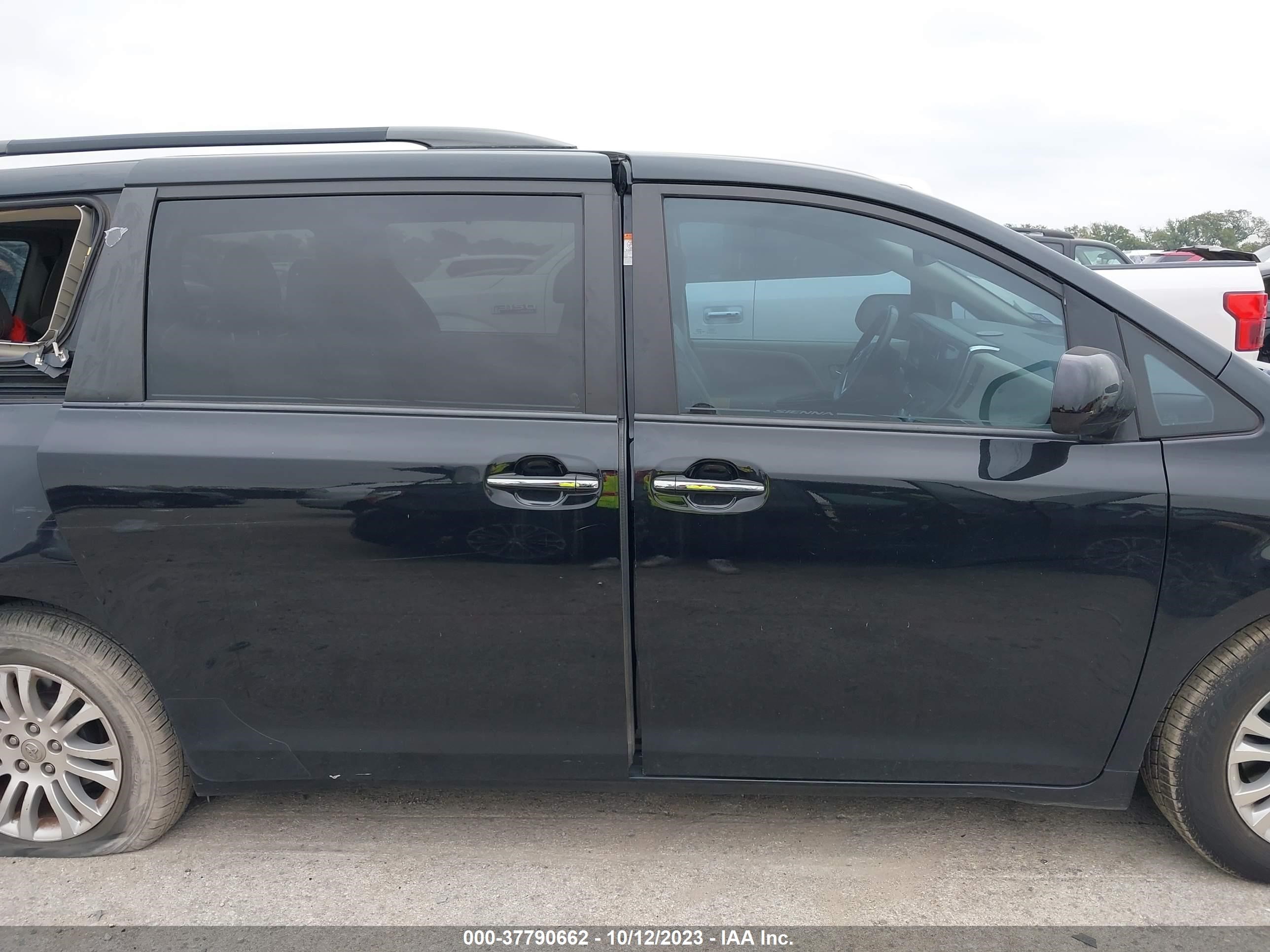 Photo 12 VIN: 5TDYZ3DC5HS784585 - TOYOTA SIENNA 