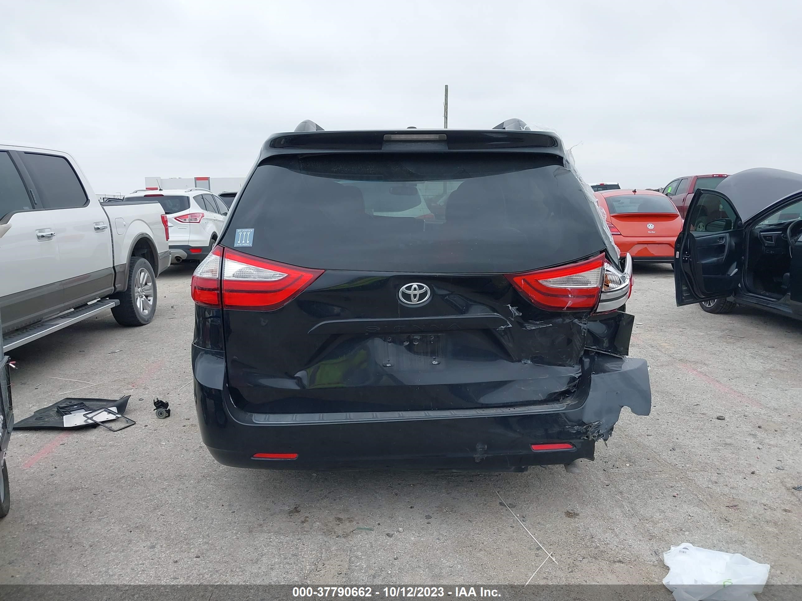 Photo 15 VIN: 5TDYZ3DC5HS784585 - TOYOTA SIENNA 