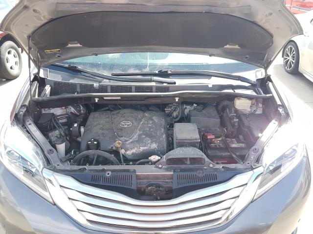 Photo 6 VIN: 5TDYZ3DC5HS785221 - TOYOTA SIENNA XLE 