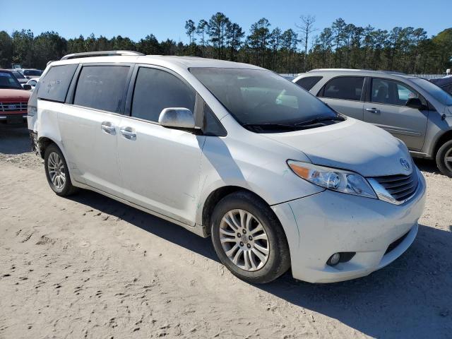 Photo 3 VIN: 5TDYZ3DC5HS786272 - TOYOTA SIENNA XLE 