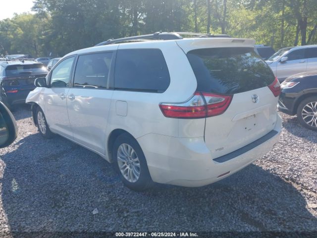 Photo 2 VIN: 5TDYZ3DC5HS798146 - TOYOTA SIENNA 