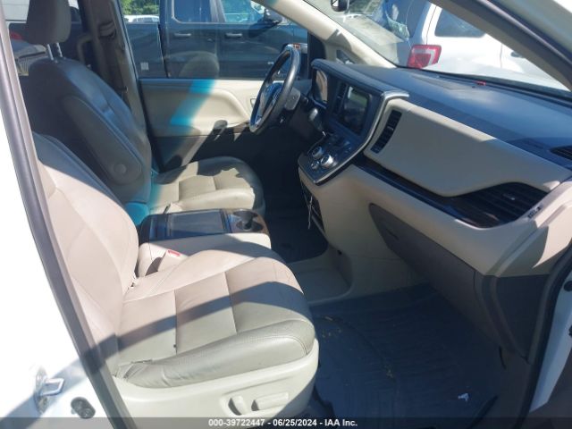 Photo 4 VIN: 5TDYZ3DC5HS798146 - TOYOTA SIENNA 