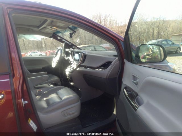 Photo 4 VIN: 5TDYZ3DC5HS813051 - TOYOTA SIENNA 