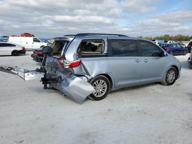 Photo 2 VIN: 5TDYZ3DC5HS819982 - TOYOTA SIENNA XLE 