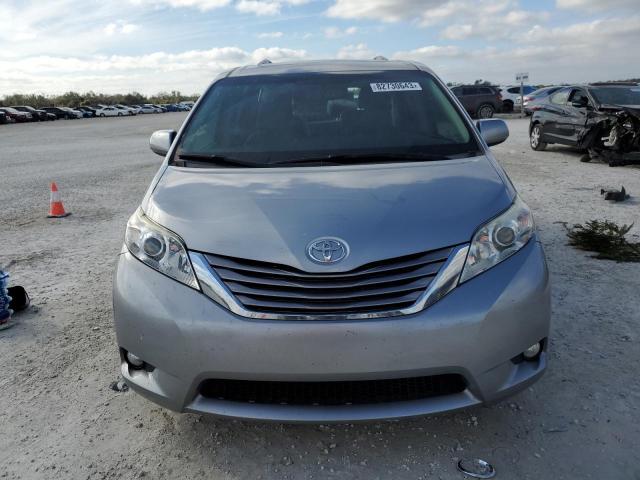 Photo 4 VIN: 5TDYZ3DC5HS819982 - TOYOTA SIENNA XLE 