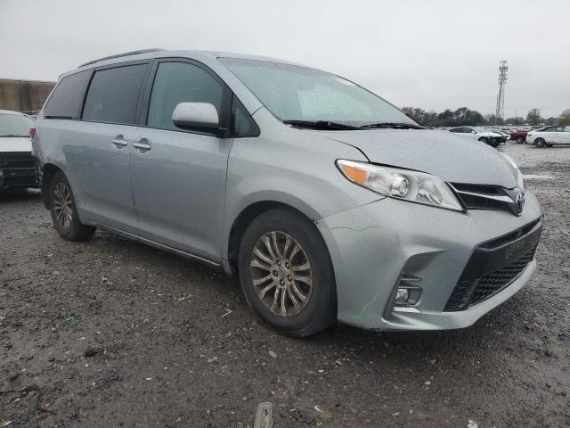 Photo 3 VIN: 5TDYZ3DC5HS825278 - TOYOTA SIENNA XLE 