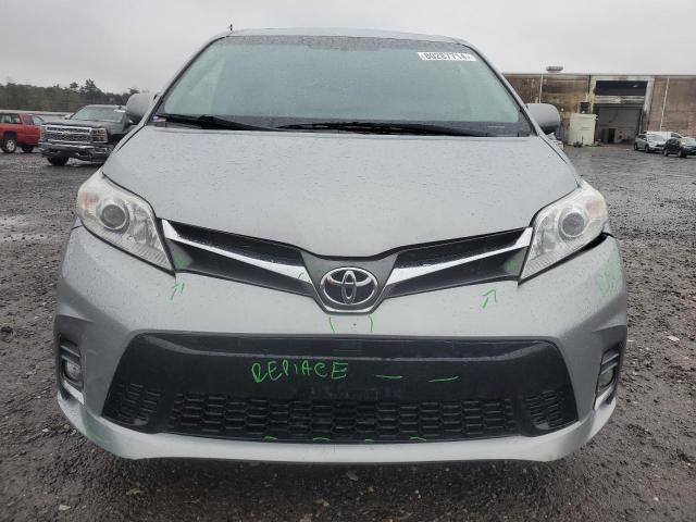 Photo 4 VIN: 5TDYZ3DC5HS825278 - TOYOTA SIENNA XLE 