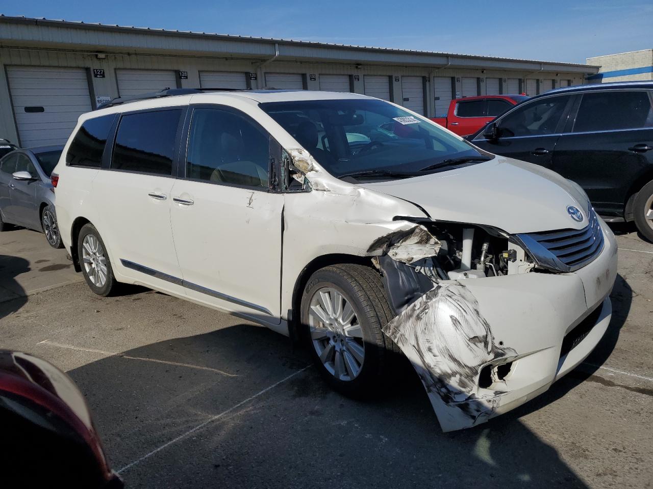 Photo 3 VIN: 5TDYZ3DC5HS831422 - TOYOTA SIENNA 