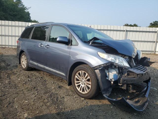 Photo 3 VIN: 5TDYZ3DC5HS831694 - TOYOTA SIENNA XLE 