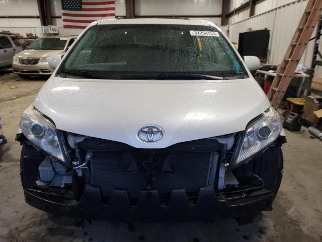 Photo 4 VIN: 5TDYZ3DC5HS835373 - TOYOTA SIENNA XLE 