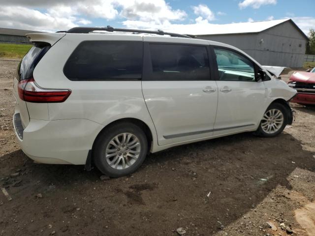 Photo 2 VIN: 5TDYZ3DC5HS843098 - TOYOTA SIENNA XLE 