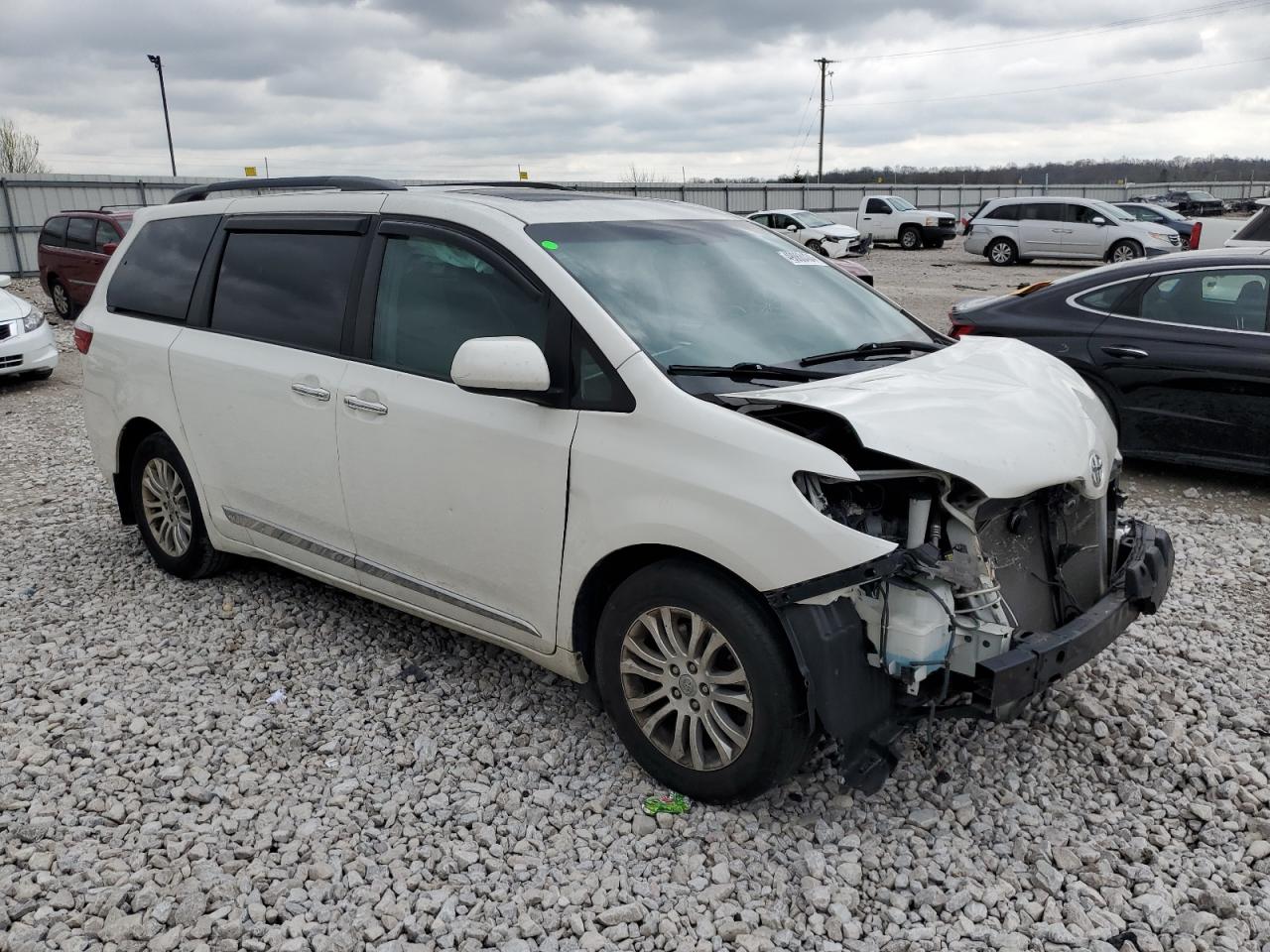 Photo 3 VIN: 5TDYZ3DC5HS860600 - TOYOTA SIENNA 