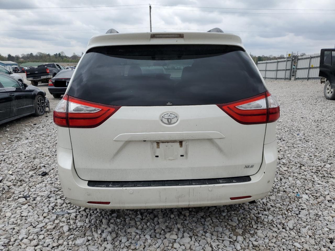 Photo 5 VIN: 5TDYZ3DC5HS860600 - TOYOTA SIENNA 