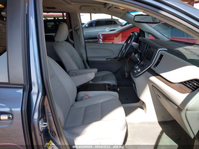 Photo 4 VIN: 5TDYZ3DC5HS866509 - TOYOTA SIENNA 