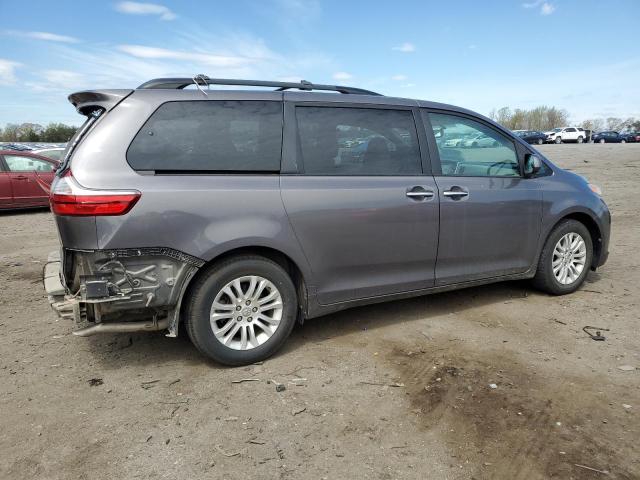 Photo 2 VIN: 5TDYZ3DC5HS867188 - TOYOTA SIENNA XLE 