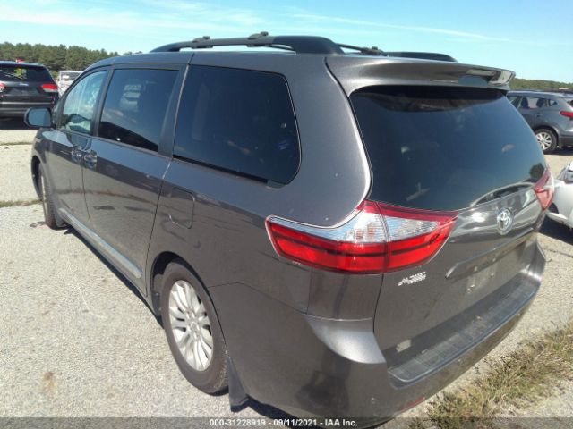 Photo 2 VIN: 5TDYZ3DC5HS870267 - TOYOTA SIENNA 